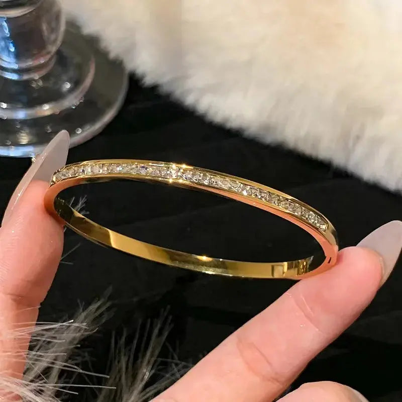 Crystalis - Bracelet Élégant Doré avec Strass Scintillants Crystalis